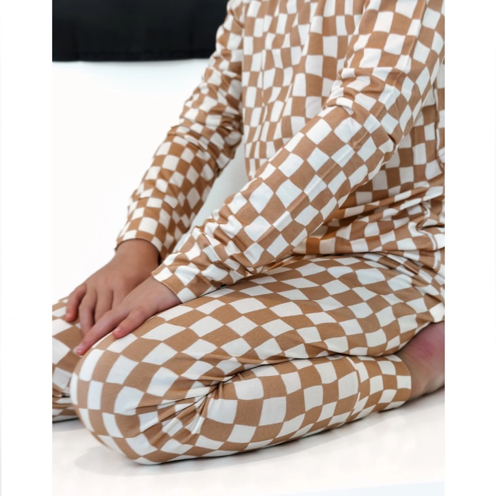 In my Jammers Taupe Wavy Checkered Two Piece Set 3T